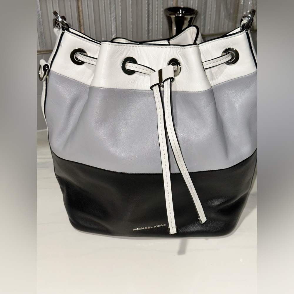 Michael Kors Bucket Bag